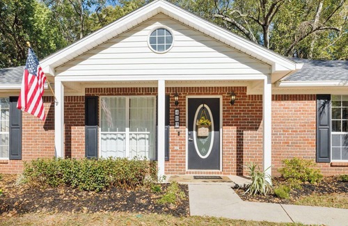 Foley House | Charming 3-bedroom house in lovely Foley just 7 miles to the beach.