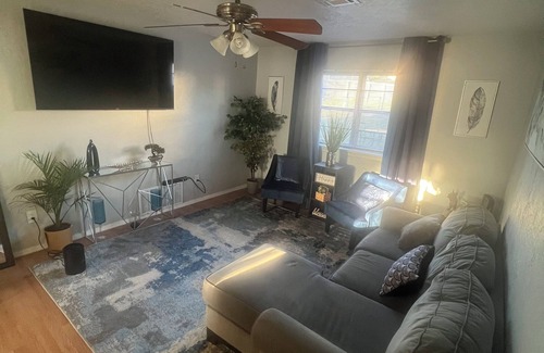 Lawton House | Charming 3-bedroom house with AC and WiFi in lovely Lawton
