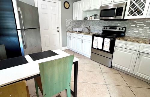 Coral Gables Section House | Charming 3-bedroom house in Miami with AC, WiFi