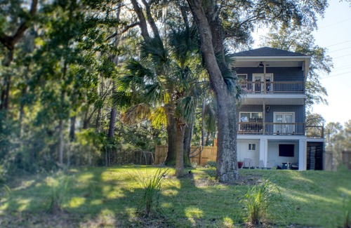 Midway House | Charming 3-bedroom house on saltwater creek in peaceful Midway