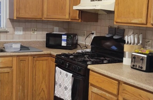 Ampere House | Charming 3-bedroom house with AC and WiFi in pleasant Newark