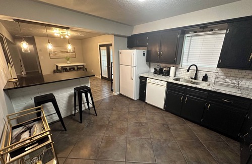 Norman House | Charming 3-bedroom house with AC and WiFi in tranquil Norman