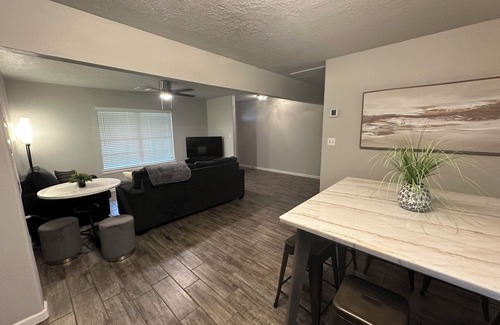 Norman House | Charming 3-bedroom house with AC and WiFi in tranquil Norman