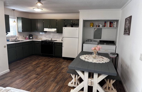 Seneca House | Charming 3-bedroom house with WiFi, in pleasant Seneca