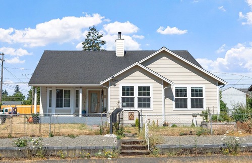South Tacoma House | Charming 3-bedroom house in Tacoma near Tacoma dome