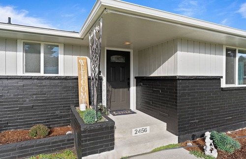 West End House | Charming 3-bedroom house in fabulous Tacoma Narrows neighborhood