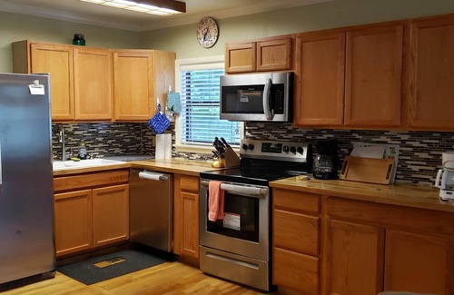 Topton House | Charming 3-bedroom house with AC and WiFi in Topton near Nantahala Forest
