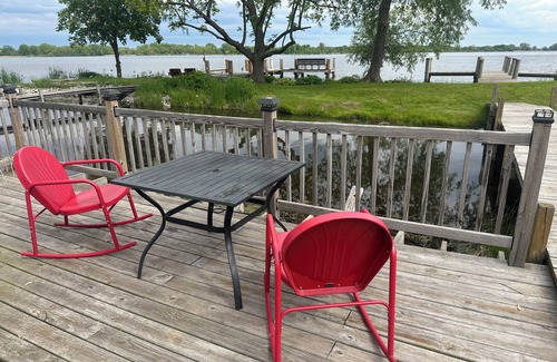 Butte Des Morts House | Charming 3 Bedroom Lakeside Hideaway in Omro, WI