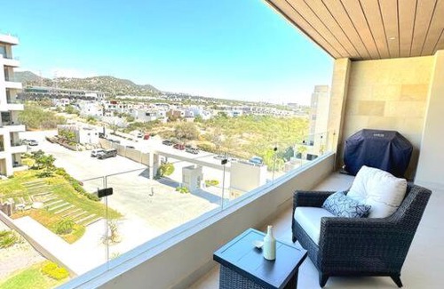 El Tezal Apartment | Charming 3 bedroom apt minutes from the beach