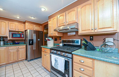 York House | Charming 3-bedroom ranch. Country location.
