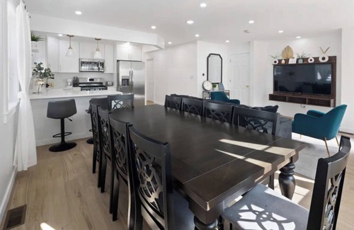 Queens Apartment | Charming 3-bedroom room in apartment near JFK in terrific Queens
