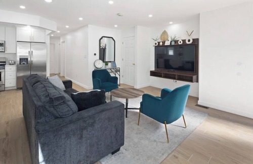 Queens Apartment | Charming 3-bedroom room in apartment near JFK in terrific Queens