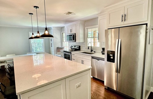 Acworth House | Charming 3-bedroom secluded house in Acworth
