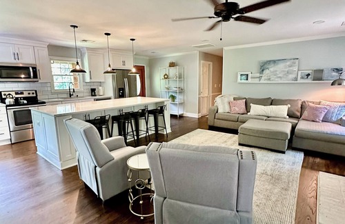 Acworth House | Charming 3-bedroom secluded house in Acworth