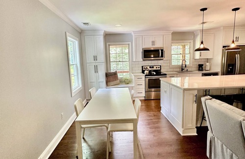 Acworth House | Charming 3-bedroom secluded house in Acworth