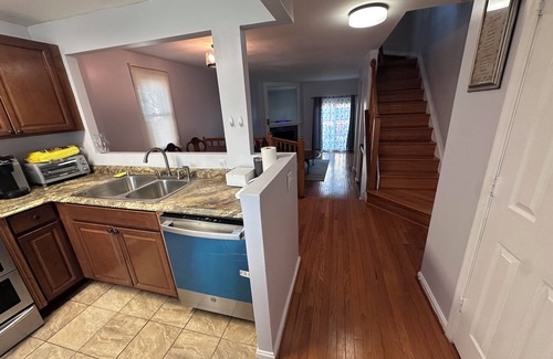 Franconia House | Charming 3-bedroom townhome with WiFi and AC in Alexandria