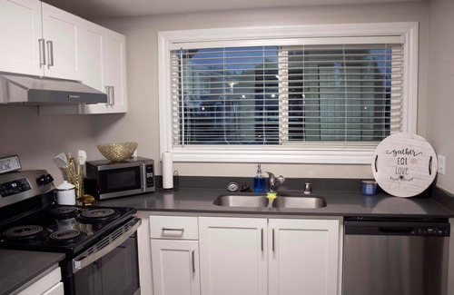 Pocket House | Charming 3-bedroom townhome with fitness room, Fast WiFi in Sacramento