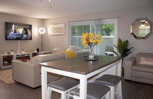 Pocket House | Charming 3-bedroom townhome with fitness room, Fast WiFi in Sacramento