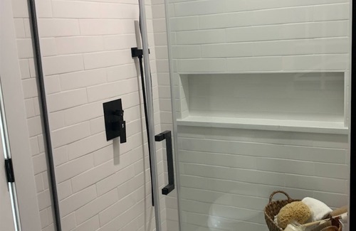 Washington House | Charming 3-bedroom Townhome with WiFi and AC in marvelous Washington