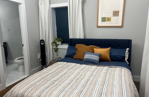 Washington House | Charming 3-bedroom Townhome with WiFi and AC in marvelous Washington