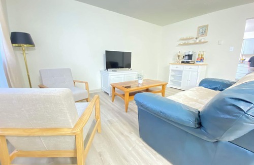 Winchester House | Charming 3-bedroom townhome with AC and WiFi in lovely Winchester