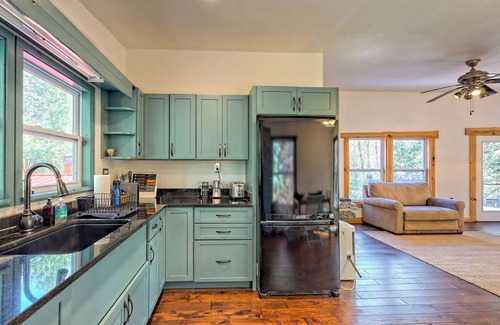 Hiawassee Cabin | Charming 3-bedroom Talulah Riverfront cabin near Clayton. Peaceful and secluded!