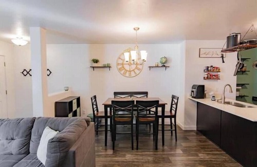 Herriman House | Charming 3-bedroom townhome in Herriman with WiFi and AC