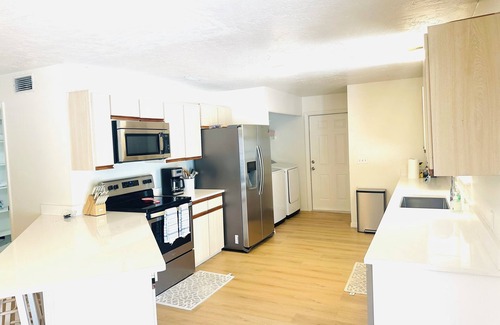 Palmer Ranch House | Charming 3-bedroom townhome with Hot Tub and WiFi in beautiful Sarasota