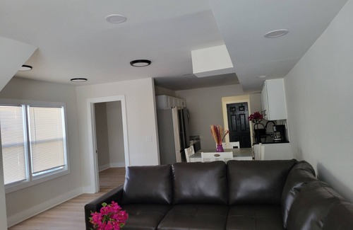 Lansing House | Charming 3-bedroom townhome with WiFi and AC in Lansing
