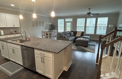 Southwest Raleigh House | Charming 3-bedroom townhouse in Cary/Raleigh.