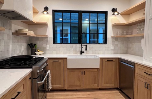 Eastside Apartment | Charming 3 Bedroom Unit near Syracuse University, and Hospitals
