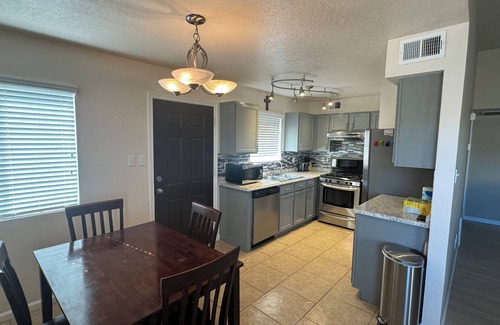 Skies West House | Charming 3-bedroom house 15 minutes from Balloon Fiesta Park