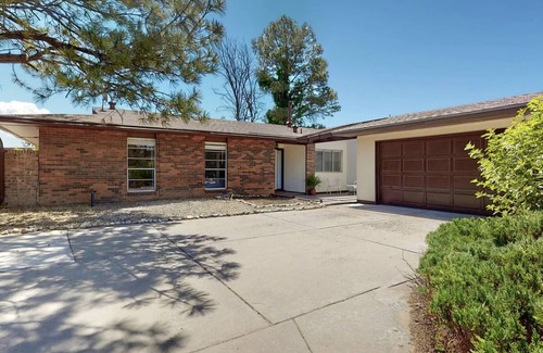 Paradise Hills Civic House | Charming 3-bedroom house with WiFi and AC in amazing Albuquerque