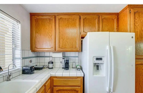Bakersfield House | Charming 3-bedroom house in beautiful Bakersfield