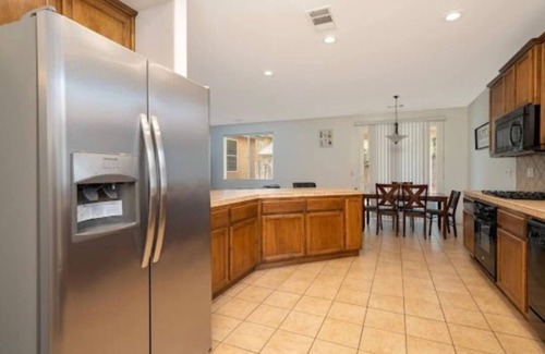 Rosedale House | Charming 3-bedroom house in lovely Bakersfield with WiFi, AC