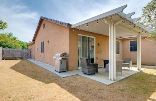 Rosedale House | Charming 3-bedroom house in lovely Bakersfield with WiFi, AC