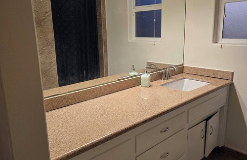 Oildale House | Charming 3-bedroom 2 Bath house with WiFi and AC/Heat and Pool in Bakersfield