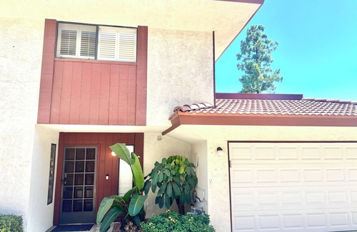 Bakersfield House | Charming 3-bedroom townhome