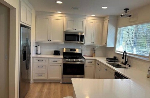 Bentonville House | Charming 3-bedroom house with AC and WiFi in Bentonville