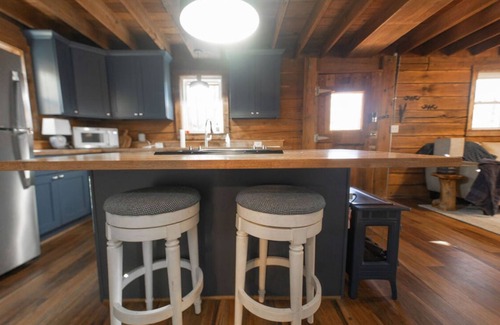 Bloomington Cabin | Charming 3-bedroom cabin near Indiana University!