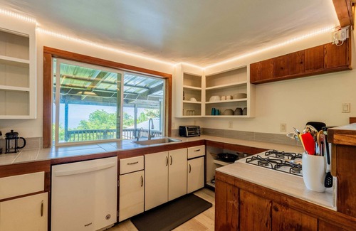 Honaunau-Napoopoo House | Charming 3-bedroom house - Enjoy a little peace of Aloha!
