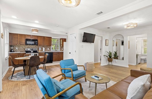 Mississippi City House | Charming 3-bedroom house with AC, WiFi, Fire Pit, Grill, 5 minute walk to beach!