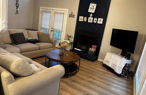 Westover House | Charming 3-bedroom house with WiFi and AC in Fayetteville