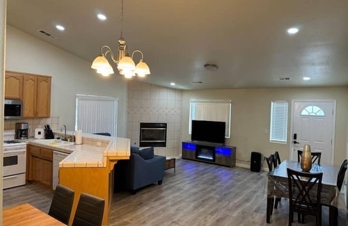Frazier Park House | Charming 3-bedroom house with AC and WiFi in welcoming Frazier Park