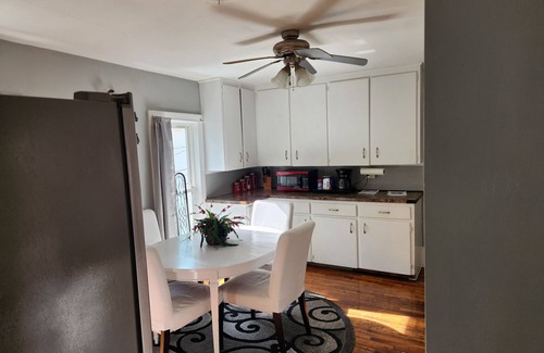Grand Rapids Apartment | Charming 3-bedroom apartment in lovely Grand Rapids walk to downtown.
