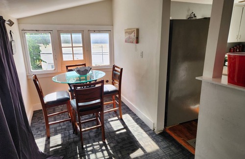 Grand Rapids Apartment | Charming 3-bedroom apartment in lovely Grand Rapids walk to downtown.