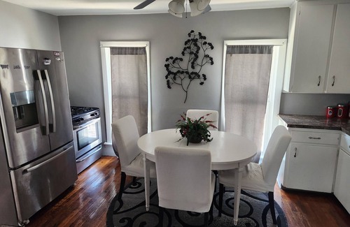Grand Rapids Apartment | Charming 3-bedroom apartment in lovely Grand Rapids walk to downtown.