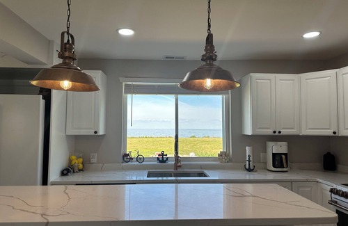 Edwardsville House | Charming 3-bedroom house on PRIVATE BEACH in lovely Heathsville