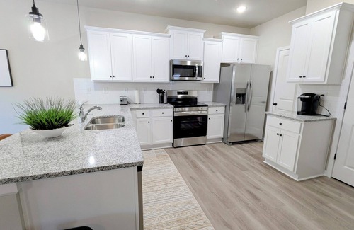 Huntersville House | Charming 3-bedroom townhome with AC and WiFi in Huntersville - Newly Built