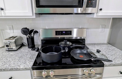 Huntersville House | Charming 3-bedroom townhome with AC and WiFi in Huntersville - Newly Built